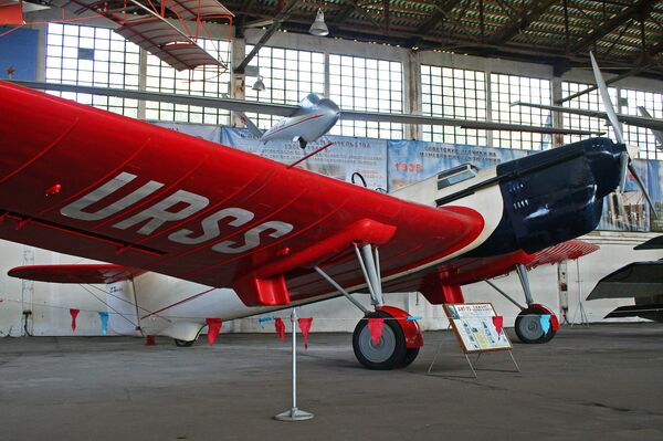 Réplica del ANT-25 URSS N025 en el que Valeri Chkálov y su equipo realizaron el vuelo sobre el polo norte. Museo de la Aviación en Mónino (Rusia). Réplica del ANT-25 URSS N025 en el que Valeri Chkálov y su equipo realizaron el vuelo sobre el polo norte. Museo de la Aviación en Mónino (Rusia). - Sputnik Mundo