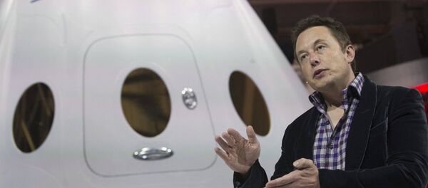 SpaceX CEO Elon Musk speaks after unveiling the Dragon V2 spacecraft in Hawthorne, California, US on May 29, 2014. - Sputnik Mundo