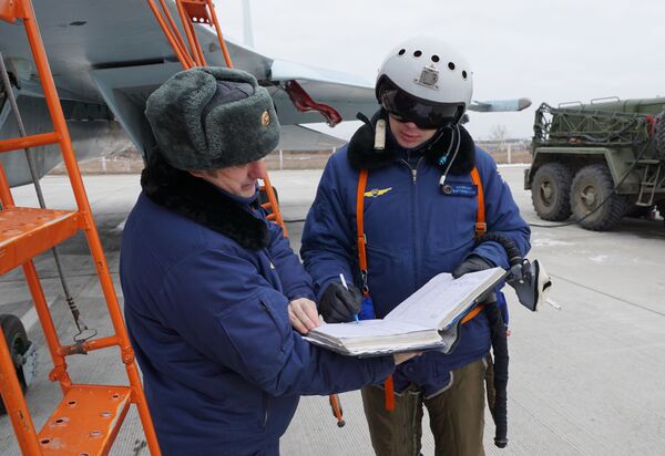 Pilotos militares rusos se preparan para el concurso Aviadarts 2017 - Sputnik Mundo