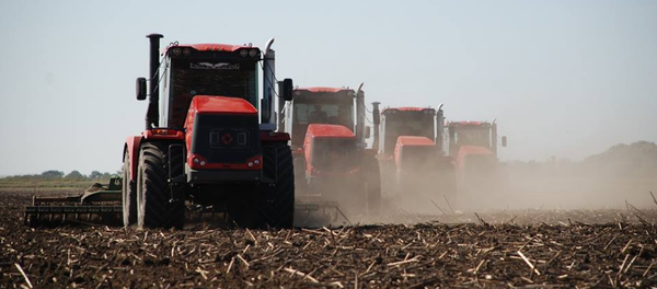 Los tractores Kírovets - Sputnik Mundo