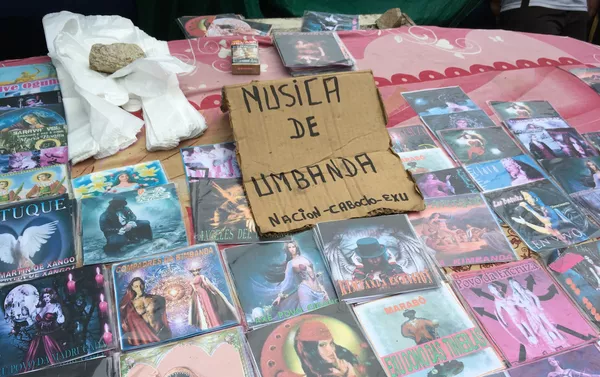 Música umbanda a la venta durante la fiesta de Yemayá en Montevideo Música umbanda a la venta durante la fiesta de Yemayá en Montevideo - Sputnik Mundo