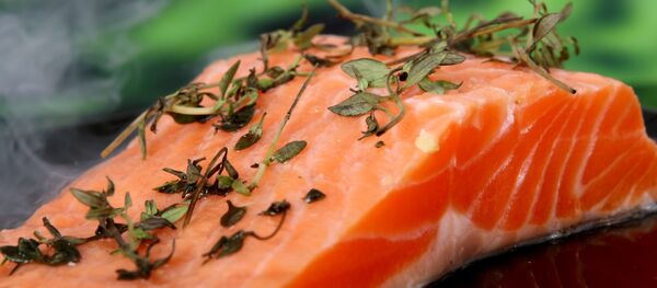 Salmón (imagen referencial) - Sputnik Mundo