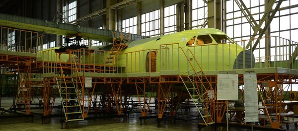 La construcción del avión de transporte militar ligero Il-112 - Sputnik Mundo