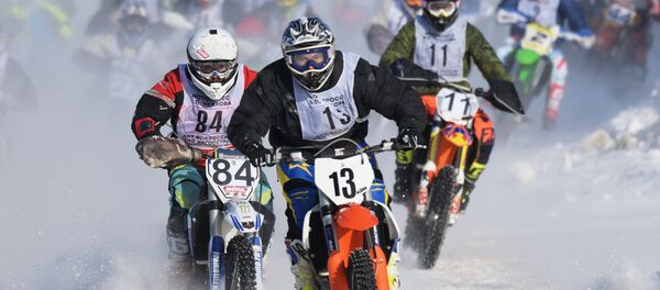 Deporte a la rusa: motocross sobre nieve - Sputnik Mundo