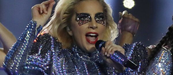 Lady Gaga durante el show en Super Bowl - Sputnik Mundo