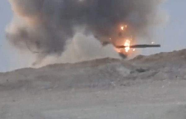 Un misil impacta en el tanque sirio T-62M Un misil impacta en el tanque sirio T-62M - Sputnik Mundo