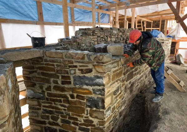 La reconstrucción de la fortaleza Genovesa en Crimea - Sputnik Mundo