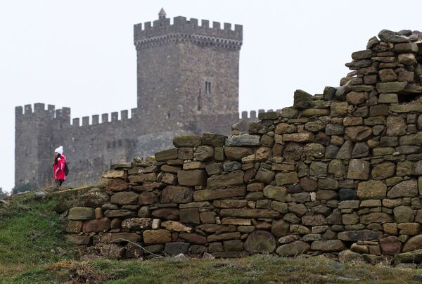 La reconstrucción de la fortaleza Genovesa en Crimea - Sputnik Mundo