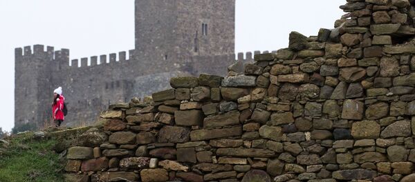 La reconstrucción de la fortaleza Genovesa en Crimea - Sputnik Mundo