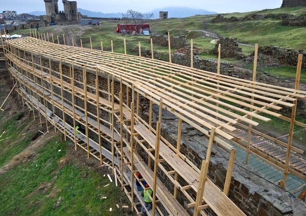 La reconstrucción de la fortaleza Genovesa en Crimea - Sputnik Mundo