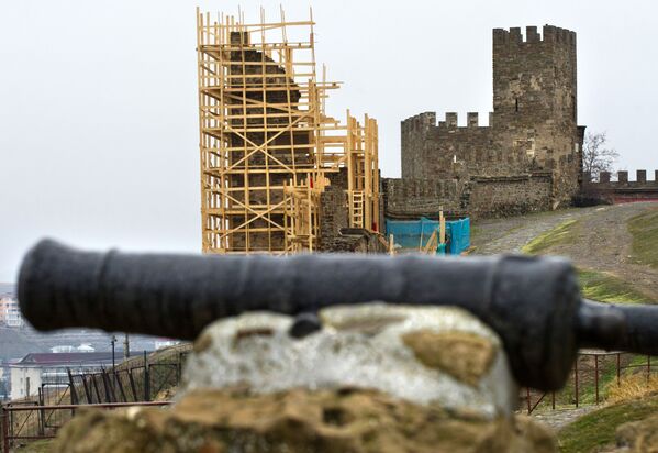 La reconstrucción de la fortaleza Genovesa en Crimea - Sputnik Mundo