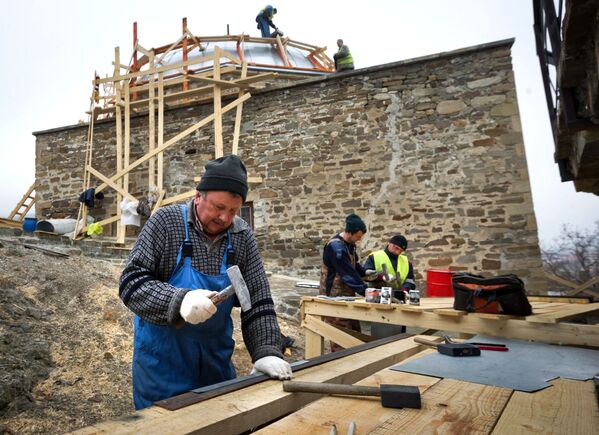 La reconstrucción de la fortaleza Genovesa en Crimea - Sputnik Mundo