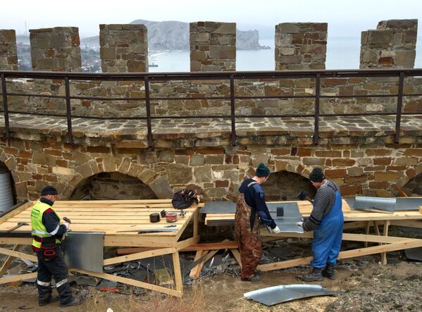 La reconstrucción de la fortaleza Genovesa en Crimea - Sputnik Mundo
