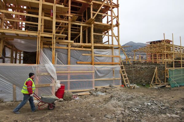 La reconstrucción de la fortaleza Genovesa en Crimea - Sputnik Mundo