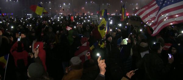 ¿Rumaxit a la vuelta de la esquina? Bucarest, sacudido por las manifestaciones - Sputnik Mundo