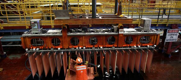 Un minero chileno en el yacimiento de cobre Escondida - Sputnik Mundo