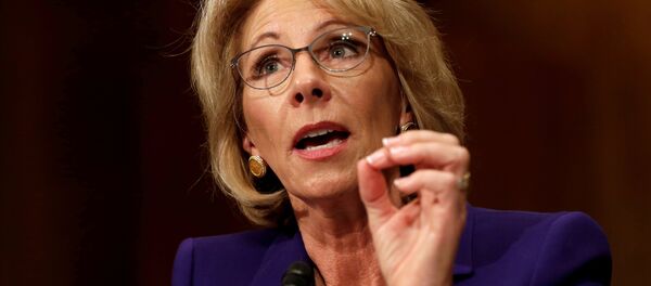 Betsy DeVos, nueva secretaria del Departamento de Educación - Sputnik Mundo