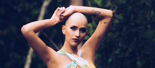 Gabrielly de Oliveira en una sesión de fotos para Clichê Urban Wear - Sputnik Mundo