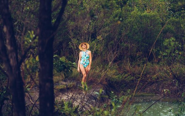 Gabrielly de Oliveira en una sesión de fotos para Clichê Urban Wear - Sputnik Mundo