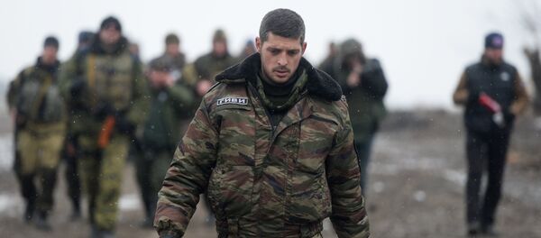 El comandante de una unidad de las milcias de la RPD, Mijaíl Tolstykh alias Guívi, cerca de Donetsk (archivo, 2015) - Sputnik Mundo