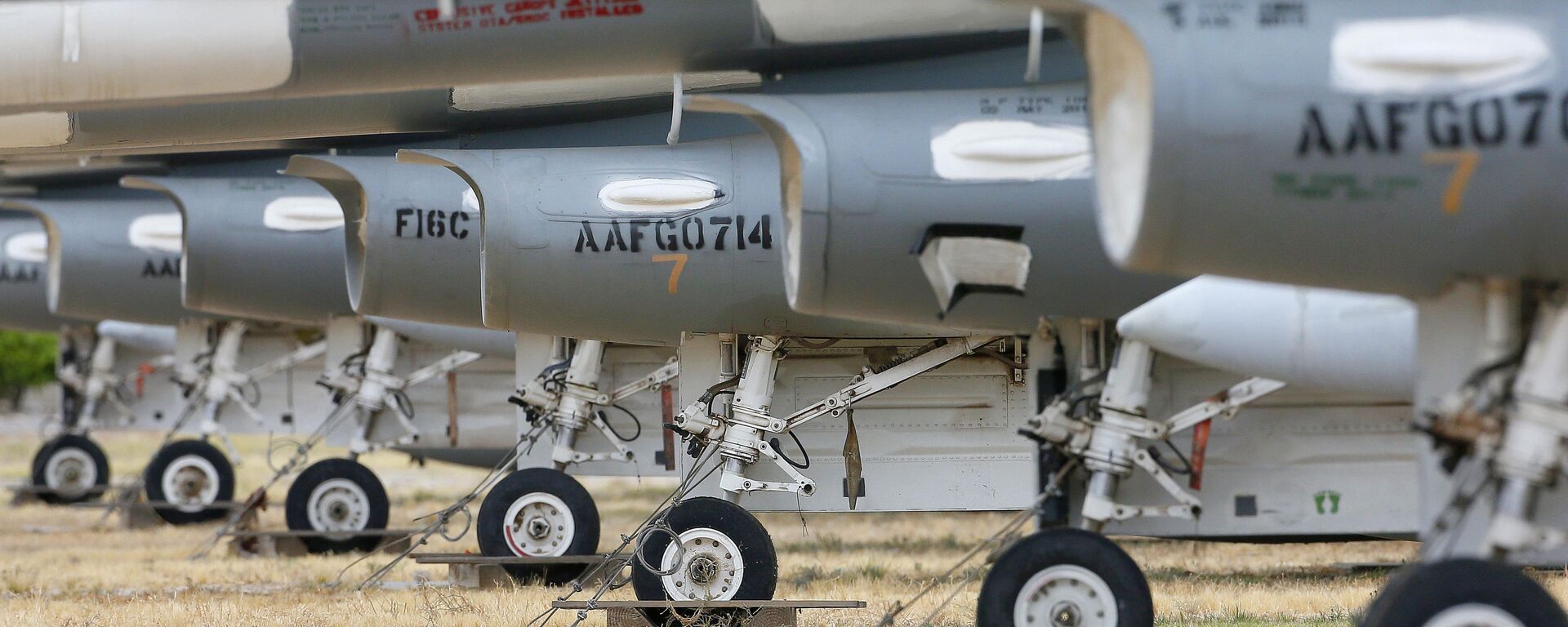 Aviones F-16 Fighting Falcons en el 309º Grupo de Mantenimiento y Recuperación Aeroespacial, Arizona, EEUU - Sputnik Mundo, 1920, 09.07.2022