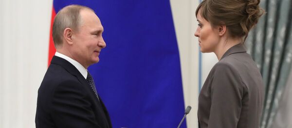 Vladímir Putin entrega los Premios de Ciencia e Innovación a los jóvenes científicos - Sputnik Mundo