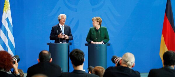 Presidente de Uruguay, Tabaré Vázquez, y cancillera de Alemania, Angela Merkel - Sputnik Mundo