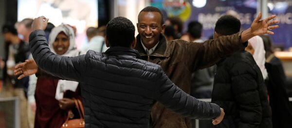 Pasajeros en un aeropuerto del estado de Virginia, EEUU - Sputnik Mundo