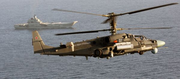 Вертолет Ка-52К и тяжелый авианесущий крейсер Адмирал Кузнецов в Средиземном море - Sputnik Mundo