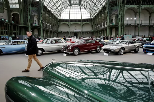La elegancia siempre está de moda: autos clásicos en subasta en París La elegancia siempre está de moda: autos clásicos en subasta en París - Sputnik Mundo