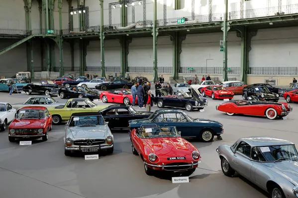La elegancia siempre está de moda: autos clásicos en subasta en París La elegancia siempre está de moda: autos clásicos en subasta en París - Sputnik Mundo