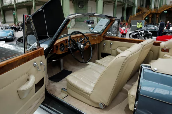 La elegancia siempre está de moda: autos clásicos en subasta en París La elegancia siempre está de moda: autos clásicos en subasta en París - Sputnik Mundo