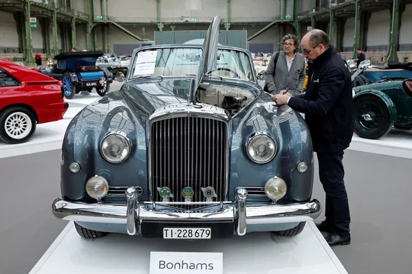 La elegancia siempre está de moda: autos clásicos en subasta en París La elegancia siempre está de moda: autos clásicos en subasta en París - Sputnik Mundo