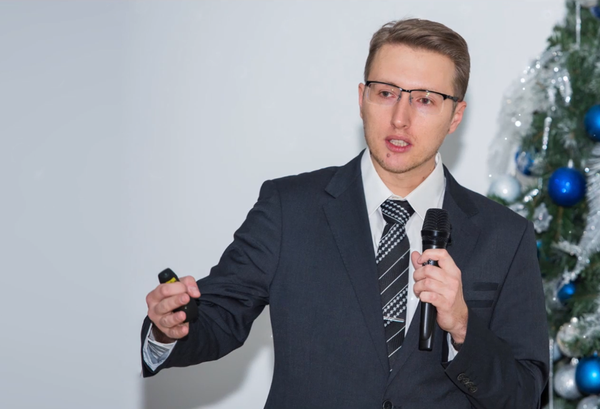 Pável Sorokin durante una conferencia dedicada a la descripción de los logros más interesantes del 2016 en el campo de las nanoestructuras y la nanotecnología. - Sputnik Mundo