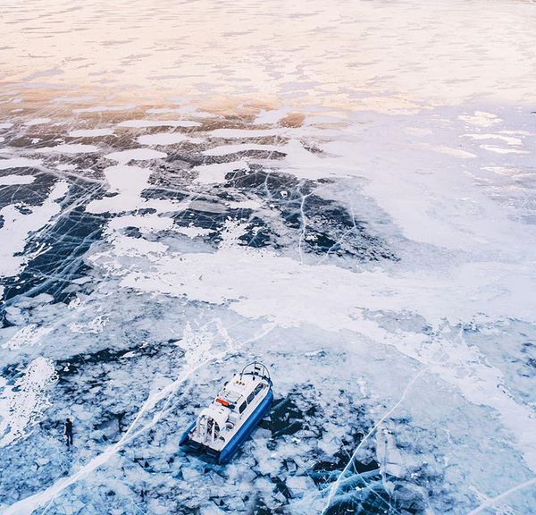 El hielo se apodera del lago Baikal - Sputnik Mundo