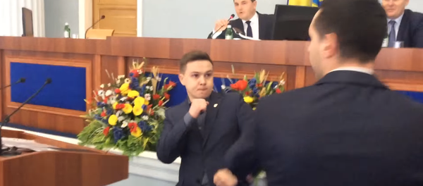 Pelea entre Boris Lebedtsov y Yuri Botnar, 9 de febrero de 2017 Pelea entre Boris Lebedtsov y Yuri Botnar, 9 de febrero de 2017 - Sputnik Mundo