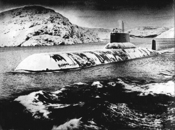 Un submarino de la clase Akula en el Árctico - Sputnik Mundo