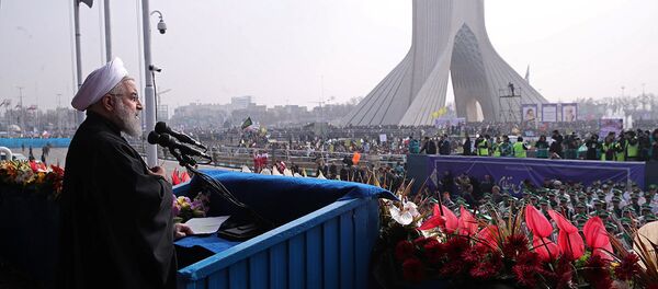 Presidente de Irán, Hasan Rohani, durante la marcha del 38º aniversario de la Revolución Islámica iraní - Sputnik Mundo