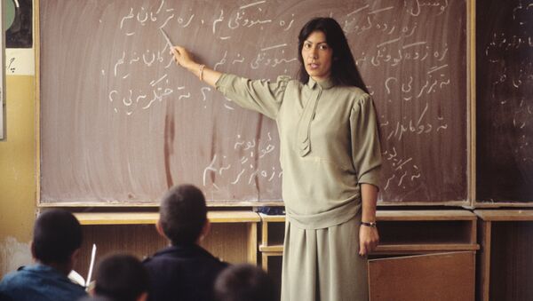 Niños afganos estudian su lengua natal Niños afganos estudian su lengua natal - Sputnik Mundo