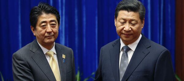 Shinzo Abe y Xi Jinping - Sputnik Mundo