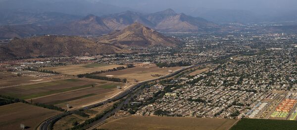 La ciudad de Santiago de Chile, vista desde un avión - Sputnik Mundo