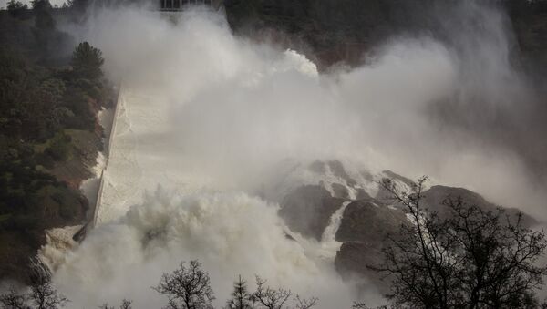 Situación en la presa de Oroville, EEUU - Sputnik Mundo