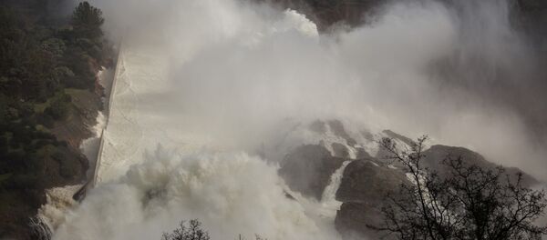 Situación en la presa de Oroville, EEUU - Sputnik Mundo