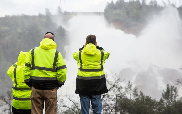 Situación en la presa de Oroville, EEUU - Sputnik Mundo