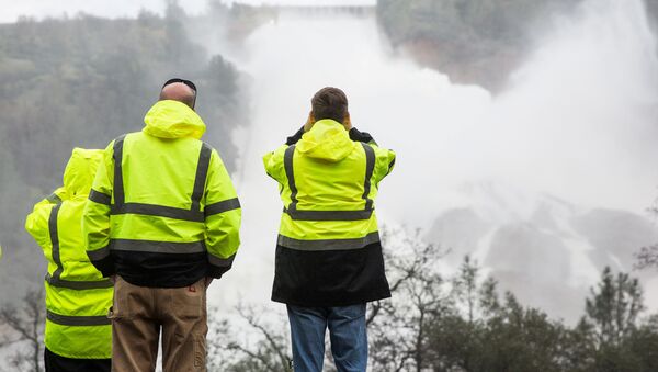 Situación en la presa de Oroville, EEUU - Sputnik Mundo