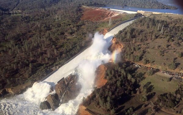 Situación en la presa de Oroville, EEUU - Sputnik Mundo