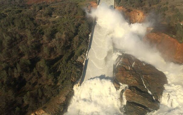 Situación en la presa de Oroville, EEUU - Sputnik Mundo