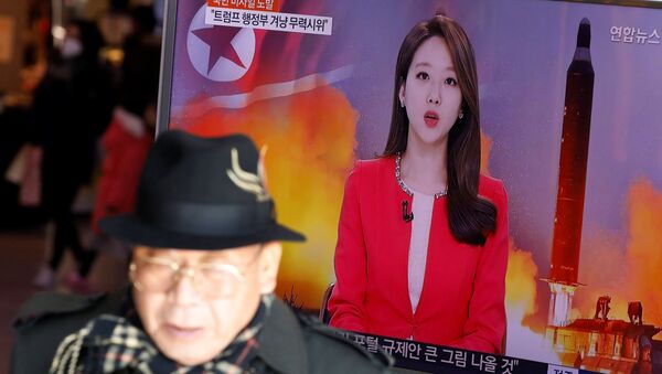 La transmisión de lanzamiento de misil balístico norcoreano (archivo) - Sputnik Mundo