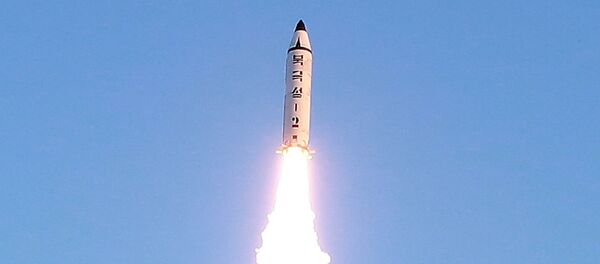 El lanzamiento del misil balístico norcoreano Pukguksong-2 El lanzamiento del misil balístico norcoreano Pukguksong-2 - Sputnik Mundo