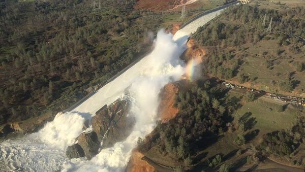 Situación en la presa de Oroville, EEUU - Sputnik Mundo